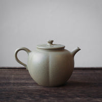 Pu ti 菩提 - Yixing Teapot in Benshanluni green clay