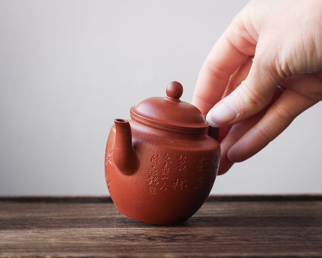 Gongdenghu 宫灯壶 - Yixing Teapot, Zhuni red clay - Eastern Leaves