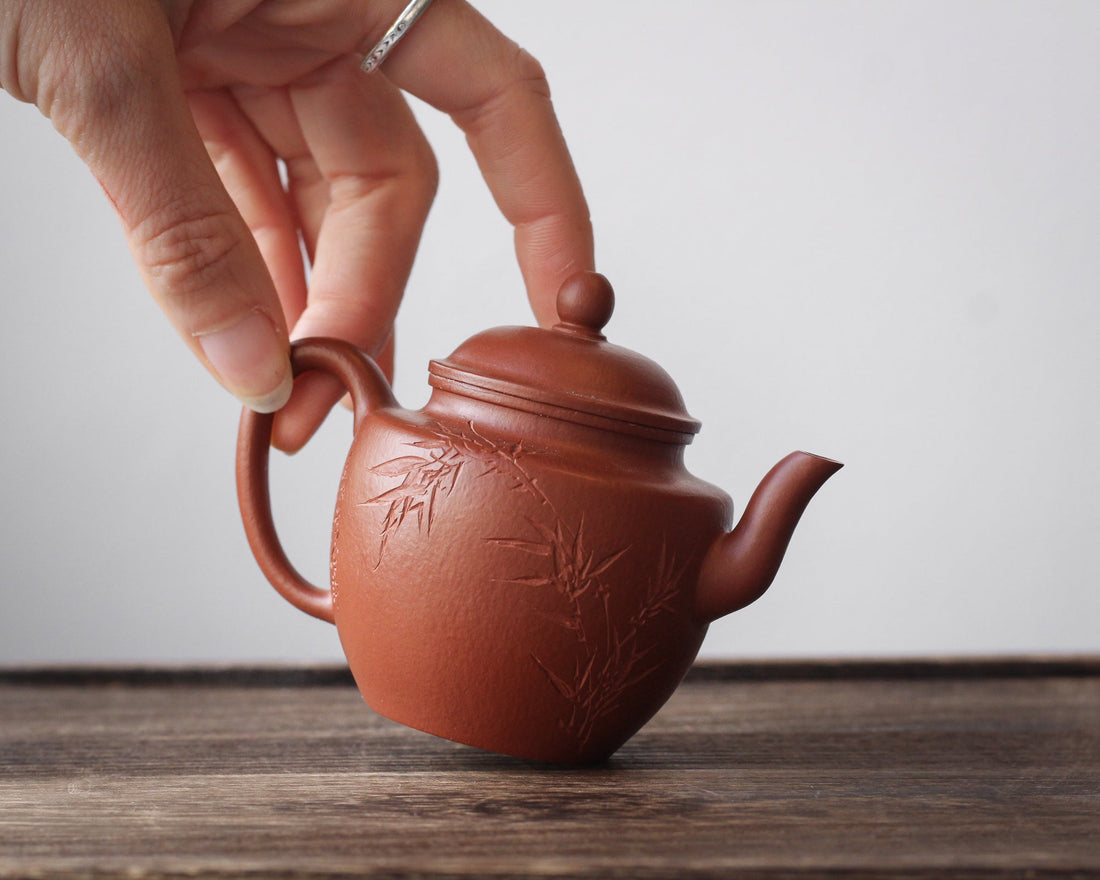 Gongdenghu 宫灯壶 - Yixing Teapot, Zhuni red clay - Eastern Leaves