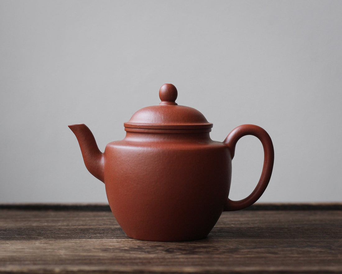 Gongdenghu 宫灯壶 - Yixing Teapot, Zhuni red clay - Eastern Leaves