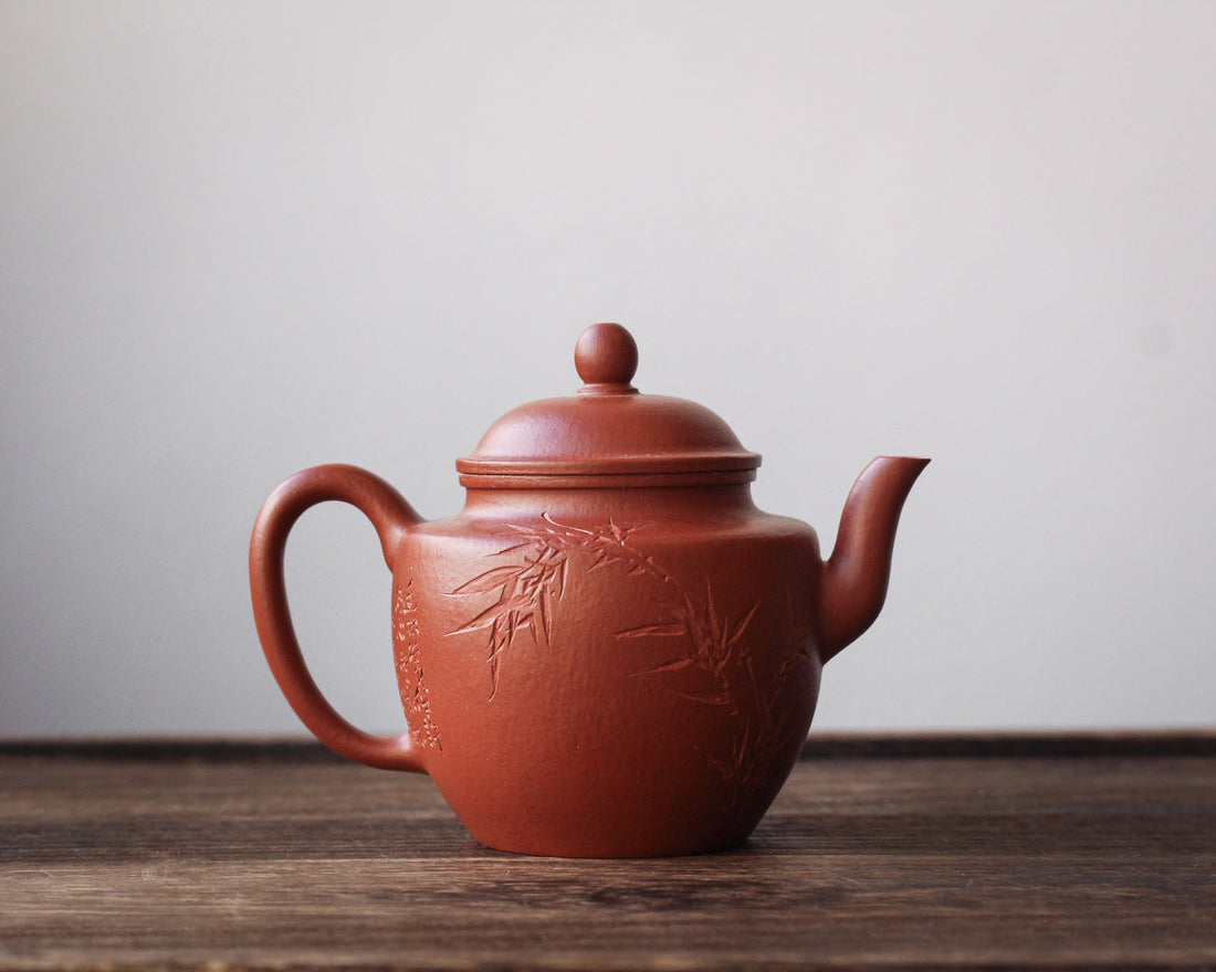 Gongdenghu 宫灯壶 - Yixing Teapot, Zhuni red clay - Eastern Leaves