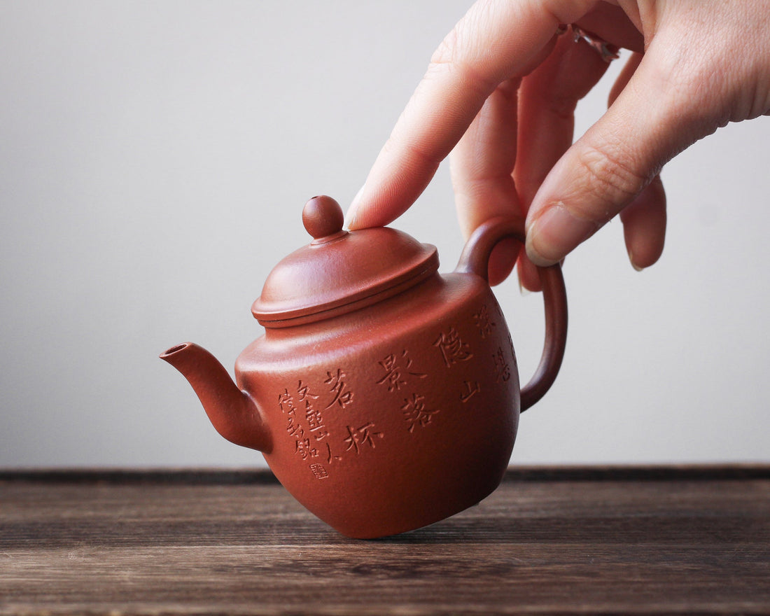 Gongdenghu 宫灯壶 - Yixing Teapot, Zhuni red clay - Eastern Leaves