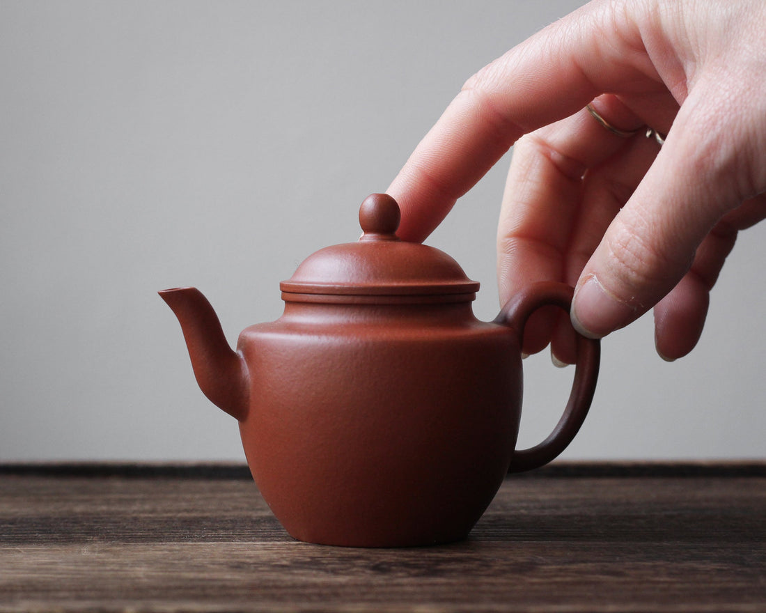 Gongdenghu 宫灯壶 - Yixing Teapot, Zhuni red clay - Eastern Leaves