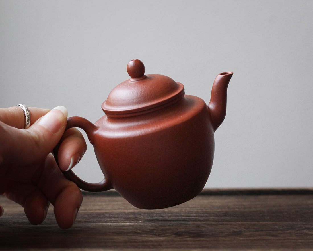 Gongdenghu 宫灯壶 - Yixing Teapot, Zhuni red clay - Eastern Leaves