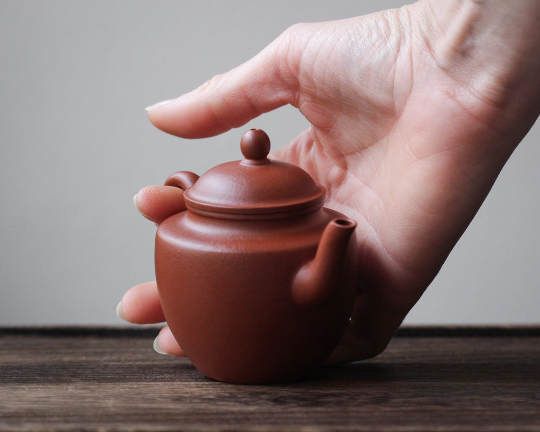 Gongdenghu 宫灯壶 - Yixing Teapot, Zhuni red clay - Eastern Leaves