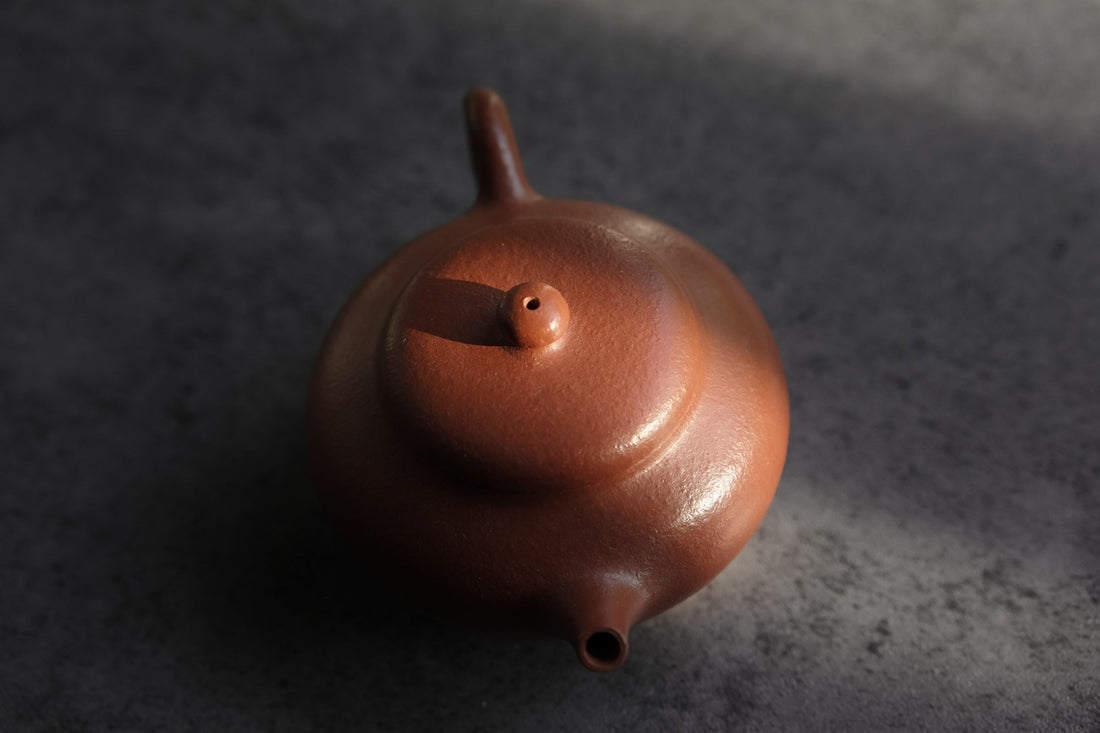 Jigu 汲古 - mini-yixing in Zhuni Red Clay - Eastern Leaves