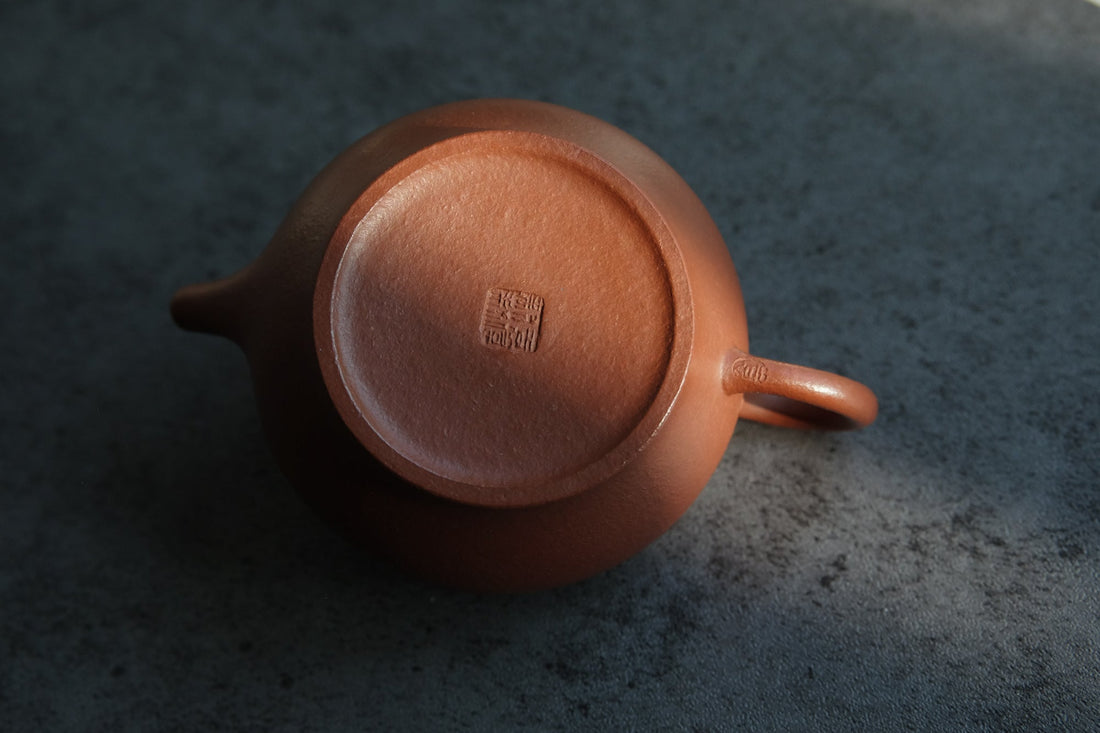 Jigu 汲古 - mini-yixing in Zhuni Red Clay - Eastern Leaves