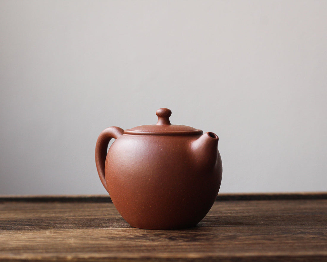 Jiyu 吉羽 - Yixing Teapot in Qingshuini purple clay - Eastern Leaves