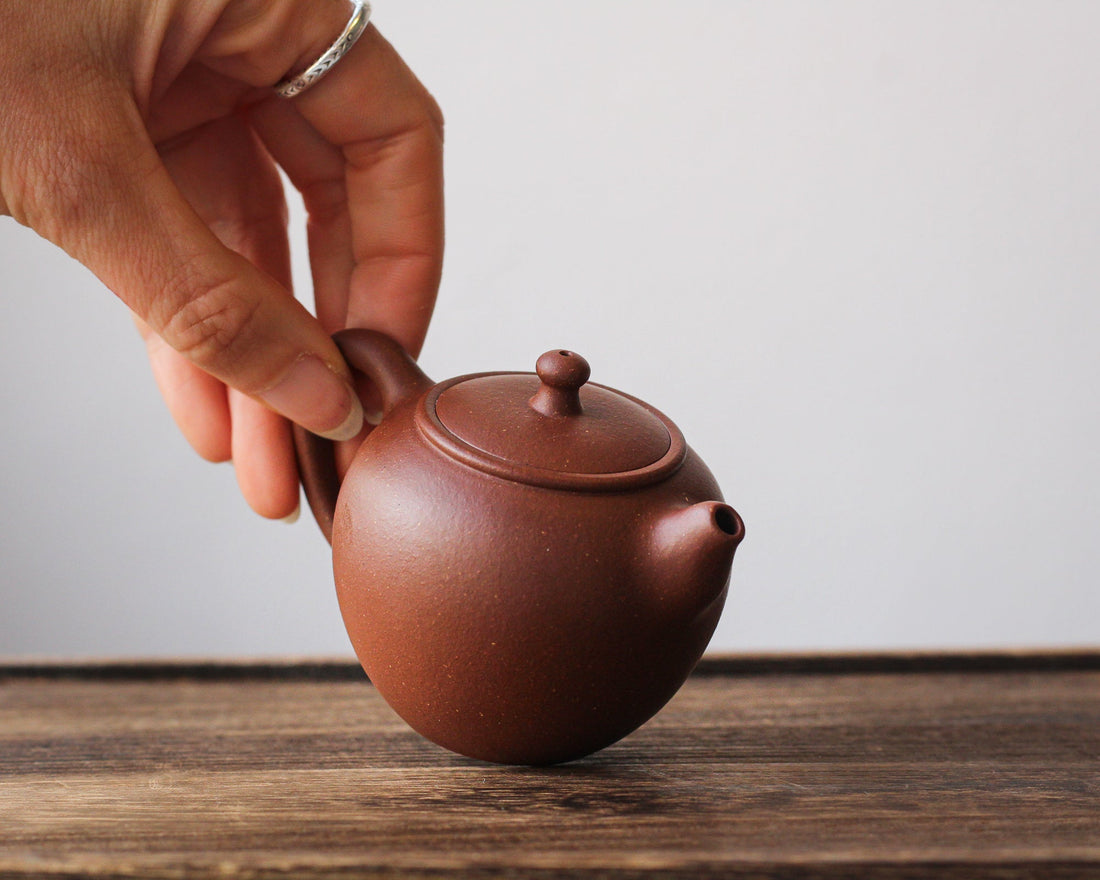 Jiyu 吉羽 - Yixing Teapot in Qingshuini purple clay - Eastern Leaves