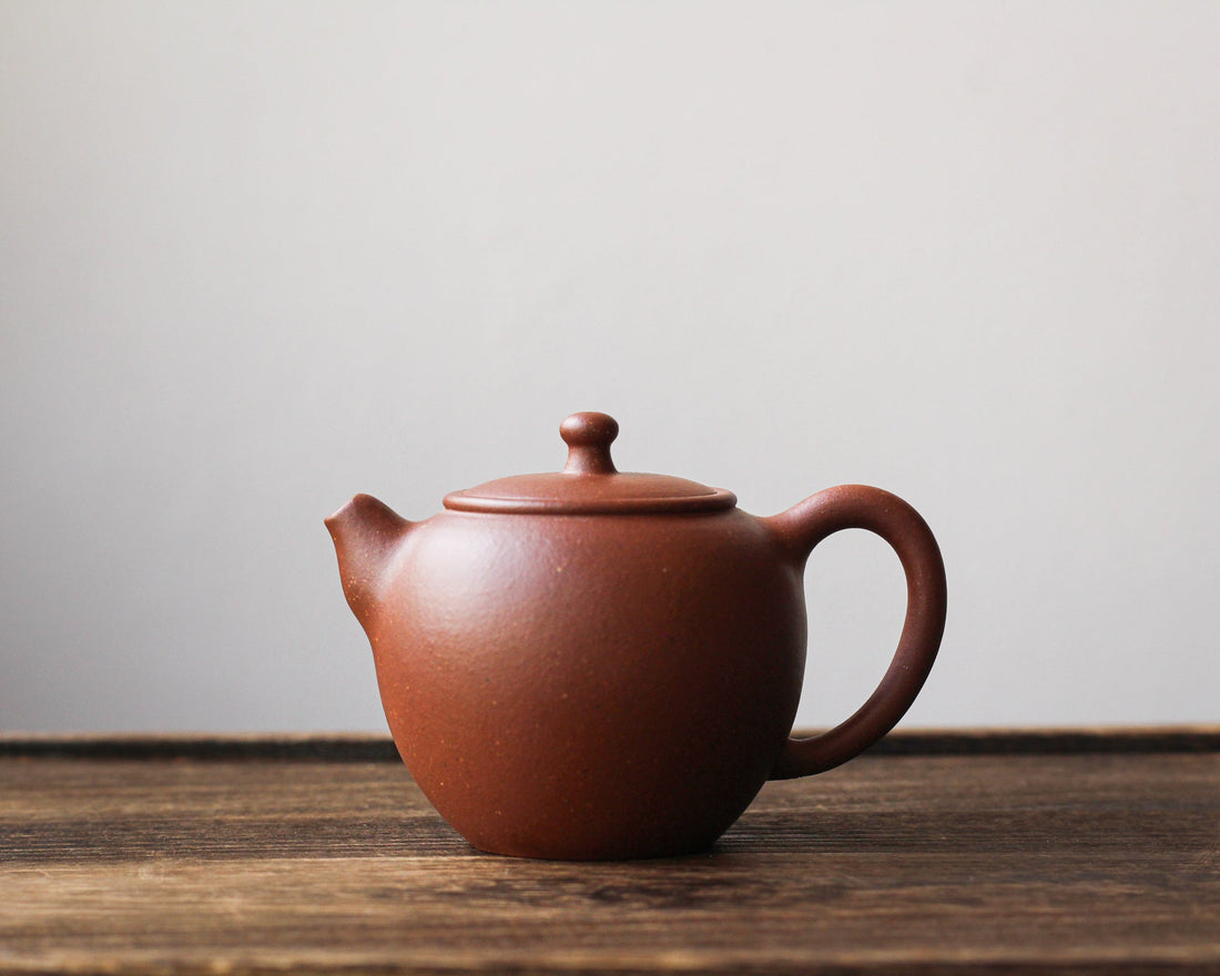 Jiyu 吉羽 - Yixing Teapot in Qingshuini purple clay - Eastern Leaves
