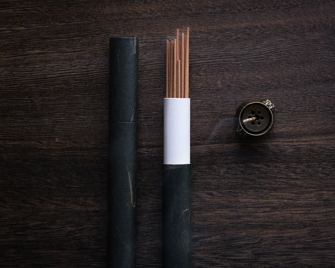 Pure Sandalwood, 60 year - old tree - Natural incense - Eastern Leaves