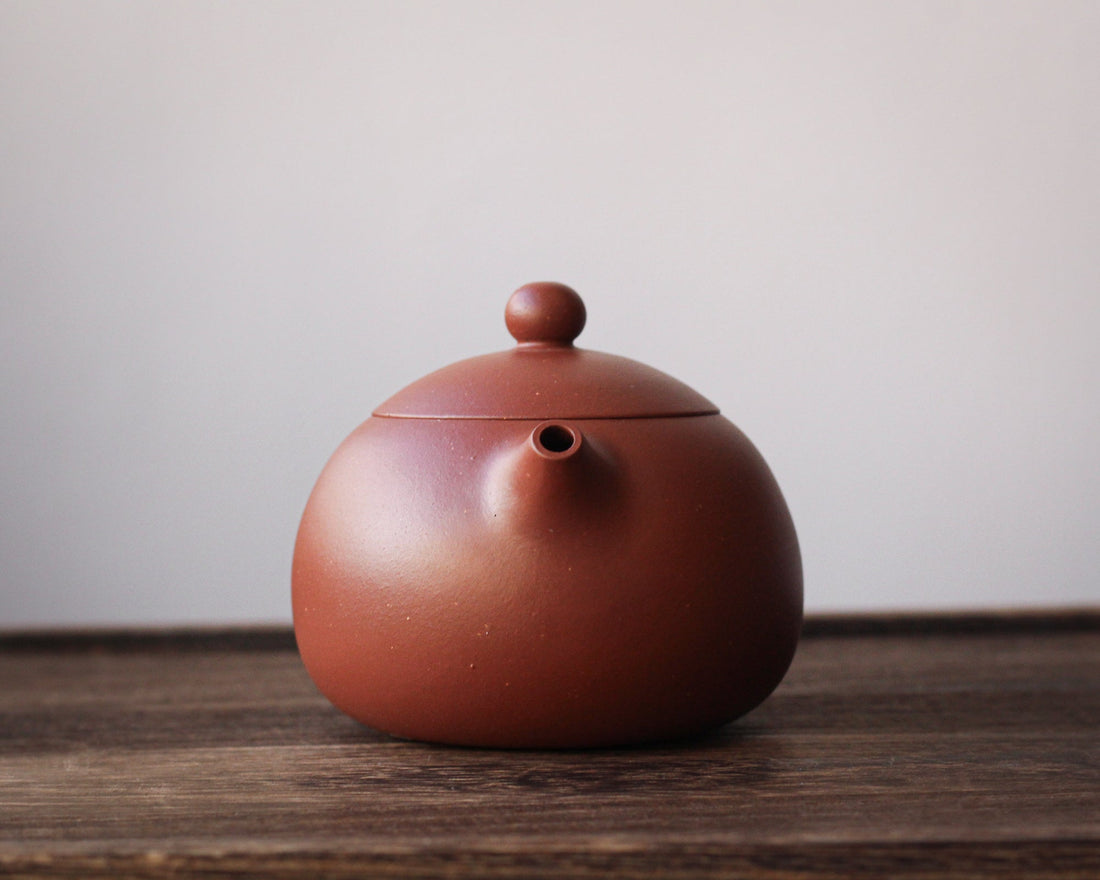 Xishi 西施 - Yixing Teapot in Zhuni red clay - Eastern Leaves
