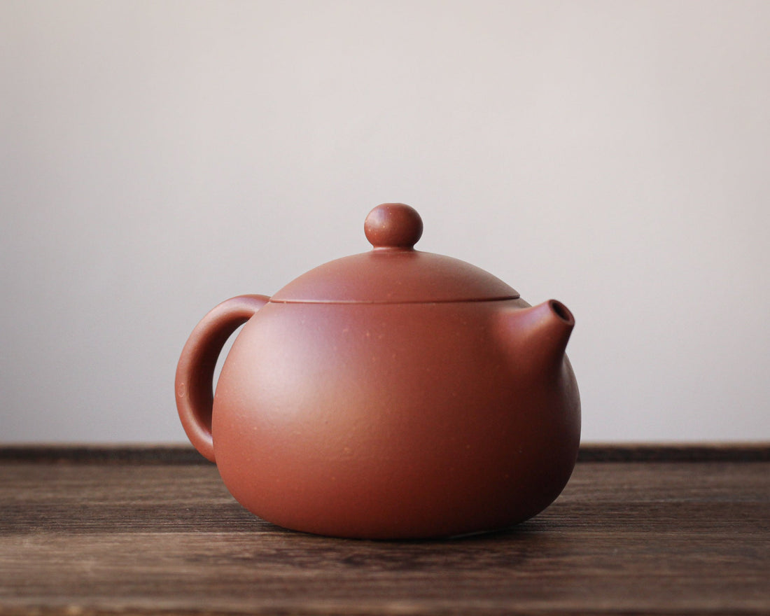 Xishi 西施 - Yixing Teapot in Zhuni red clay - Eastern Leaves