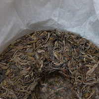 Leaves detail of Pu'er shengpu Chinese tea pressed cake brick vintage and aged, 2019 spring harvest, from Huazhuliangzi in Yunnan