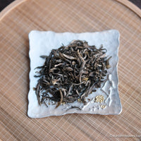 Jasmin green tea Chinese in loose-leaf, scented in high quality processing, on silver tray and bamboo