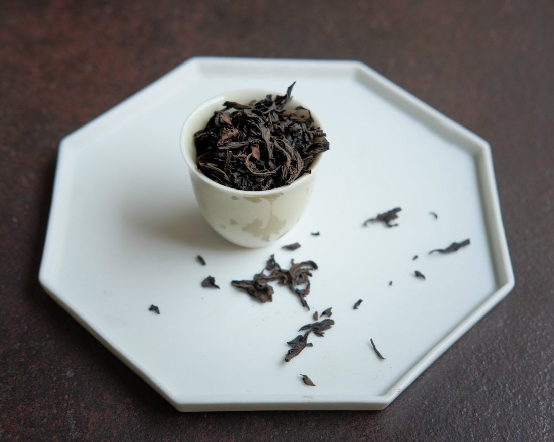 Rougui Zhengyan yancha from Wuyishan in China, Banyan premium area, liquor in loose leaf in cup teaware