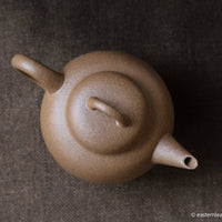 Shuiping 水平 - Yixing Teapot in Duanni yellow clay - Eastern Leaves