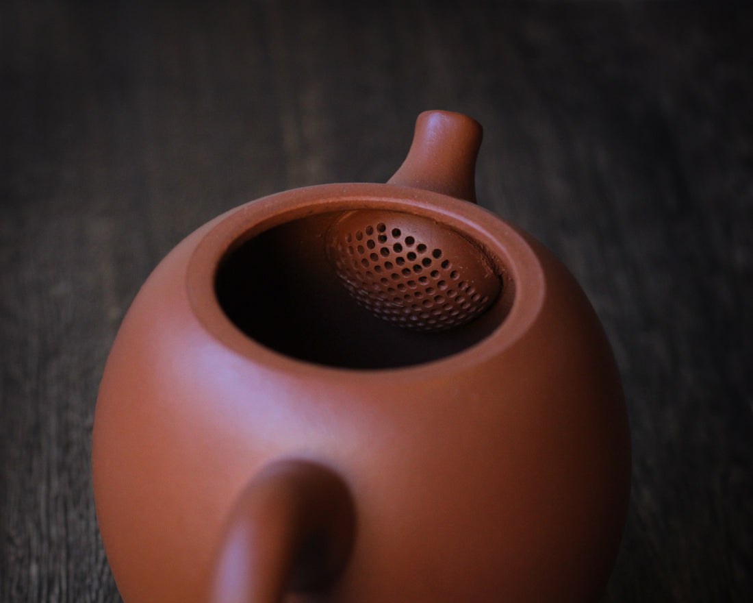 Beauty's Shoulder 美人肩 - Yixing Teapot in Zhuni Red Clay