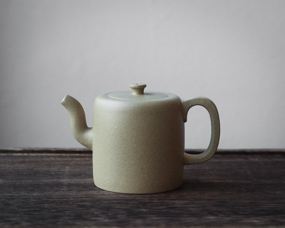 Xiao Zhitong 小直筒 - Teiera Yixing in argilla verde Benshanluni