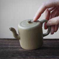 Xiao Zhitong 小直筒 - Teiera Yixing in argilla verde Benshanluni