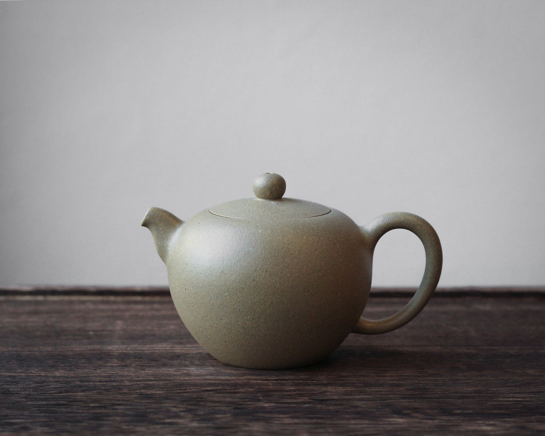 Xiao Yuan Zhu 小圆珠 - Yixing Teapot in Benshanluni green clay