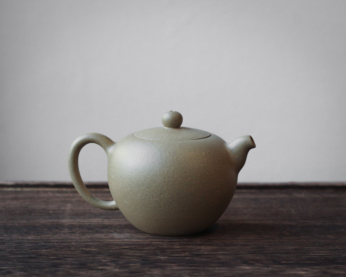 Xiao Yuan Zhu 小圆珠 - Yixing Teapot in Benshanluni green clay