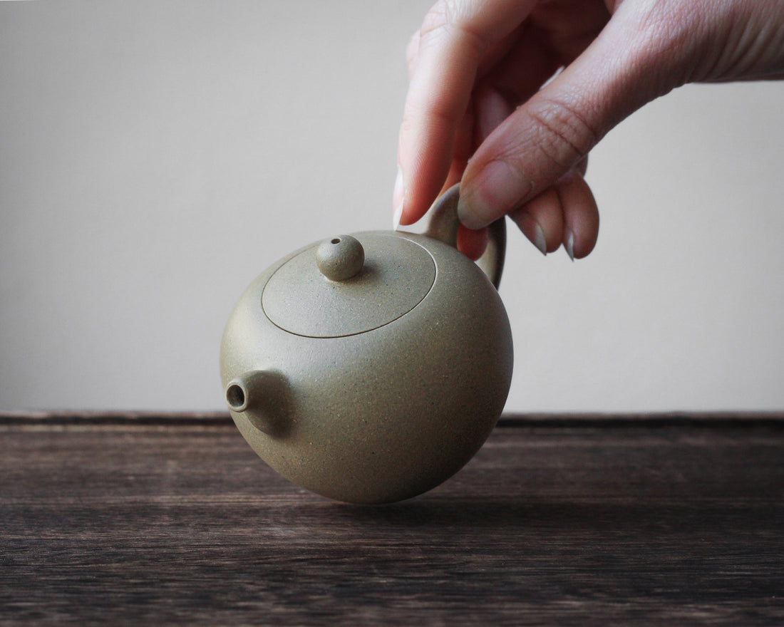Xiao Yuan Zhu 小圆珠 - Yixing Teapot in Benshanluni green clay