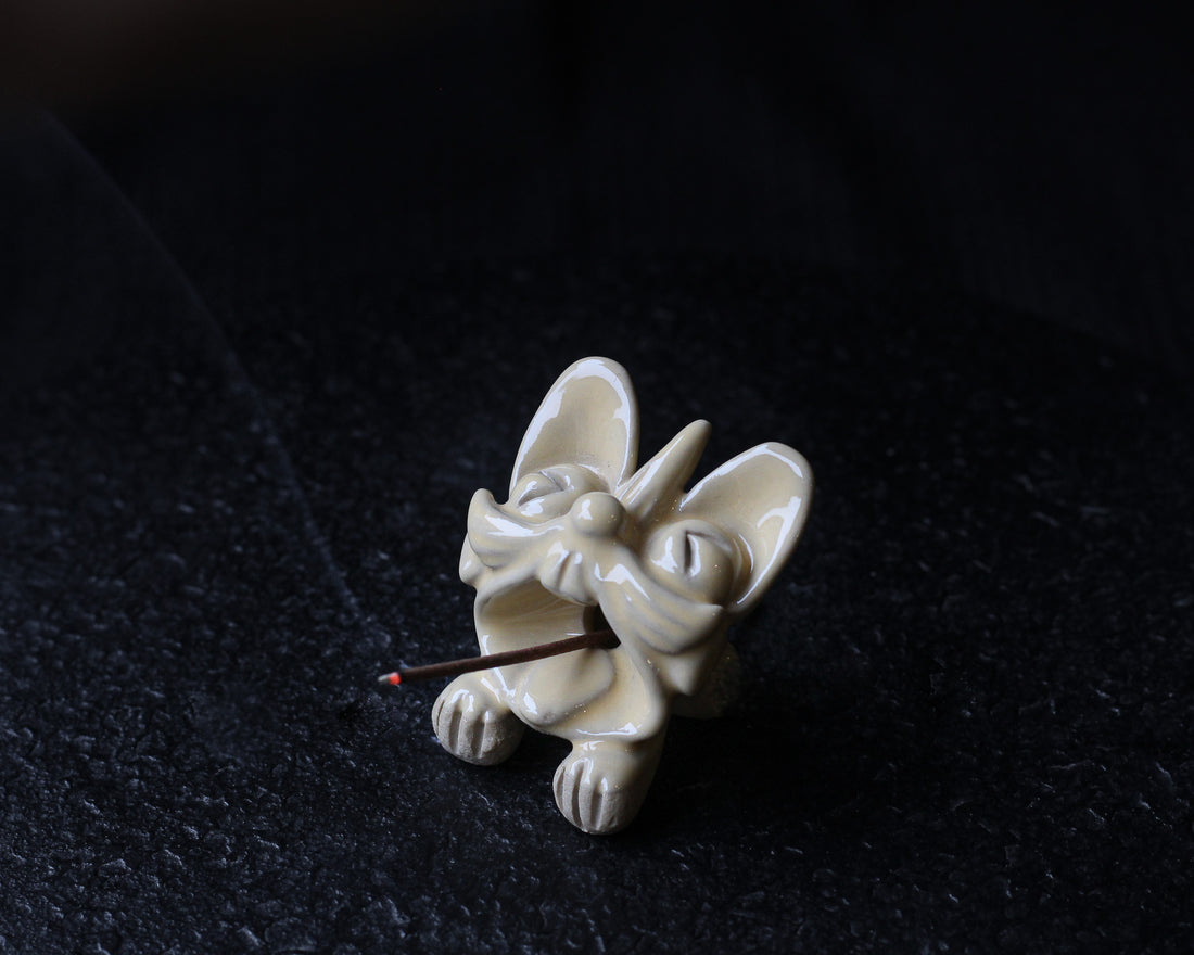 Creamy White mini Wamao 瓦猫 - Incense holder