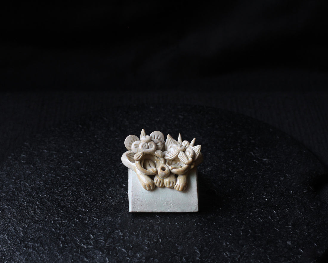 White brothers Wamao 瓦猫 - Incense holder