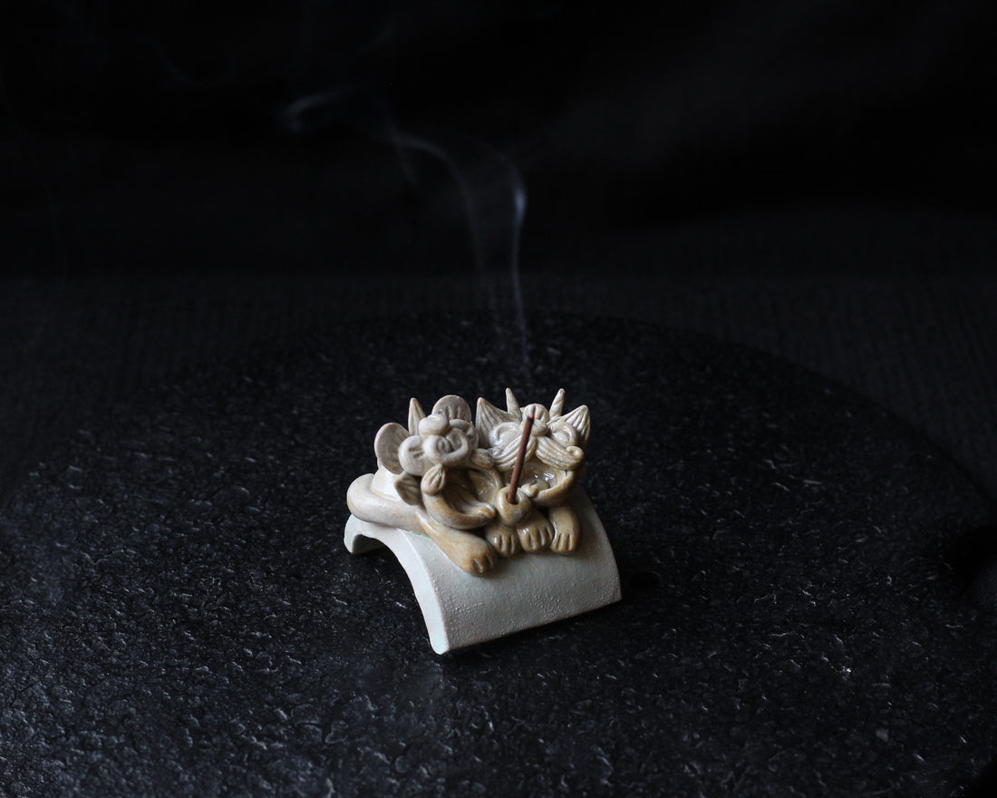 White brothers Wamao 瓦猫 - Incense holder