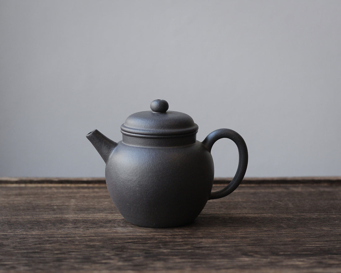 Wu hui Deyun 焐灰德韵 - Yixing Teapot in Benshanluni green clay