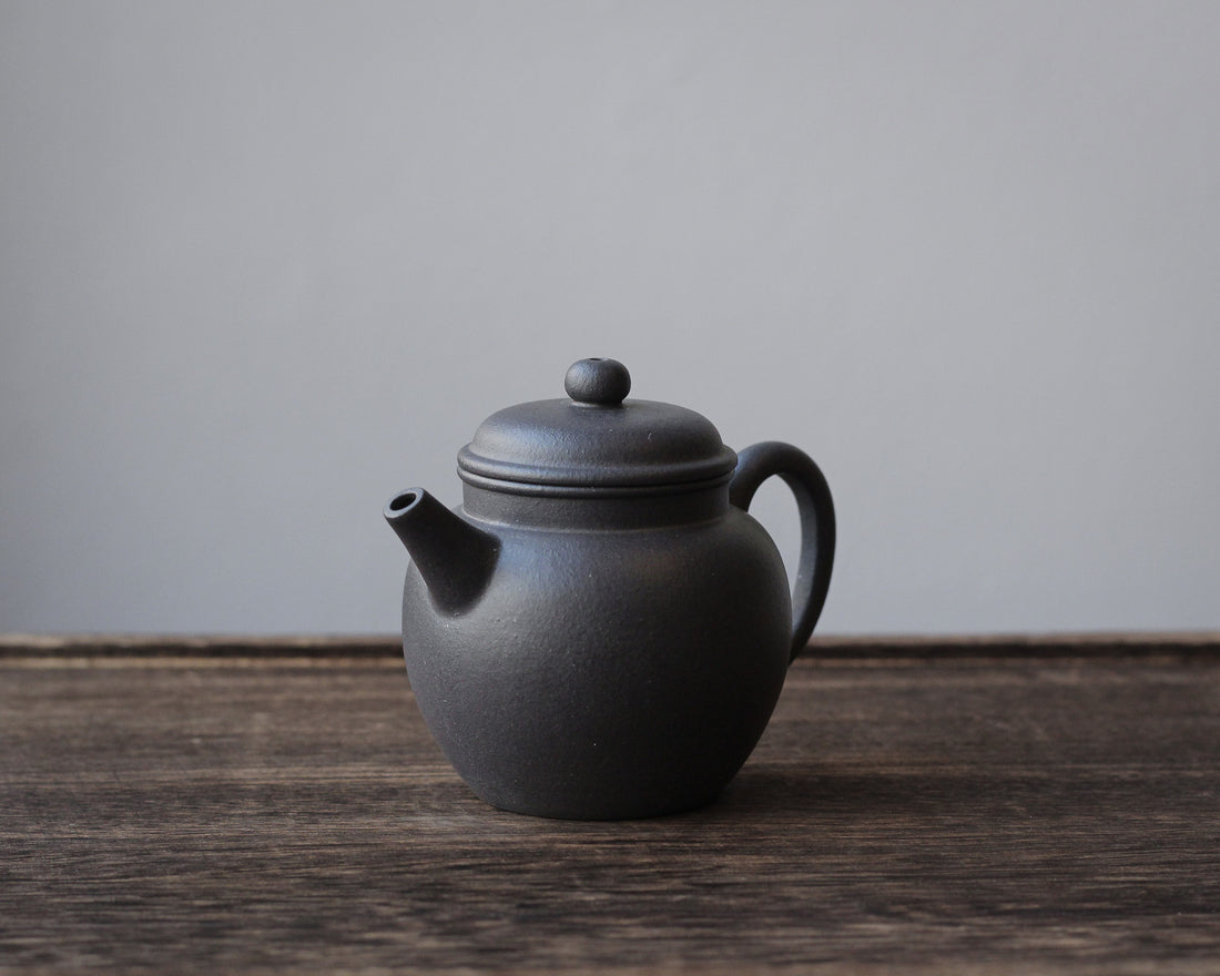 Wu hui Deyun 焐灰德韵 - Yixing Teapot in Benshanluni green clay