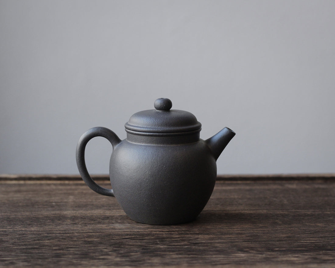 Wu hui Deyun 焐灰德韵 - Yixing Teapot in Benshanluni green clay