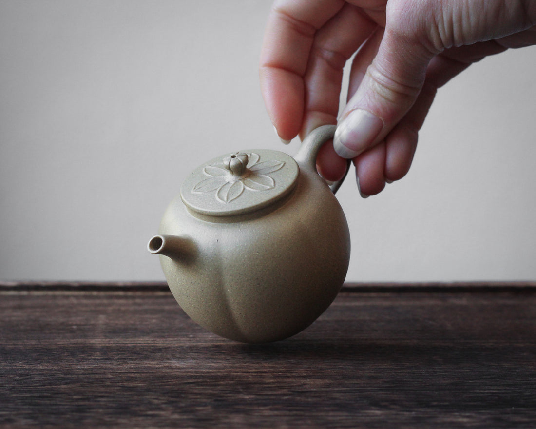 Pu ti 菩提 - Yixing Teapot in Benshanluni green clay