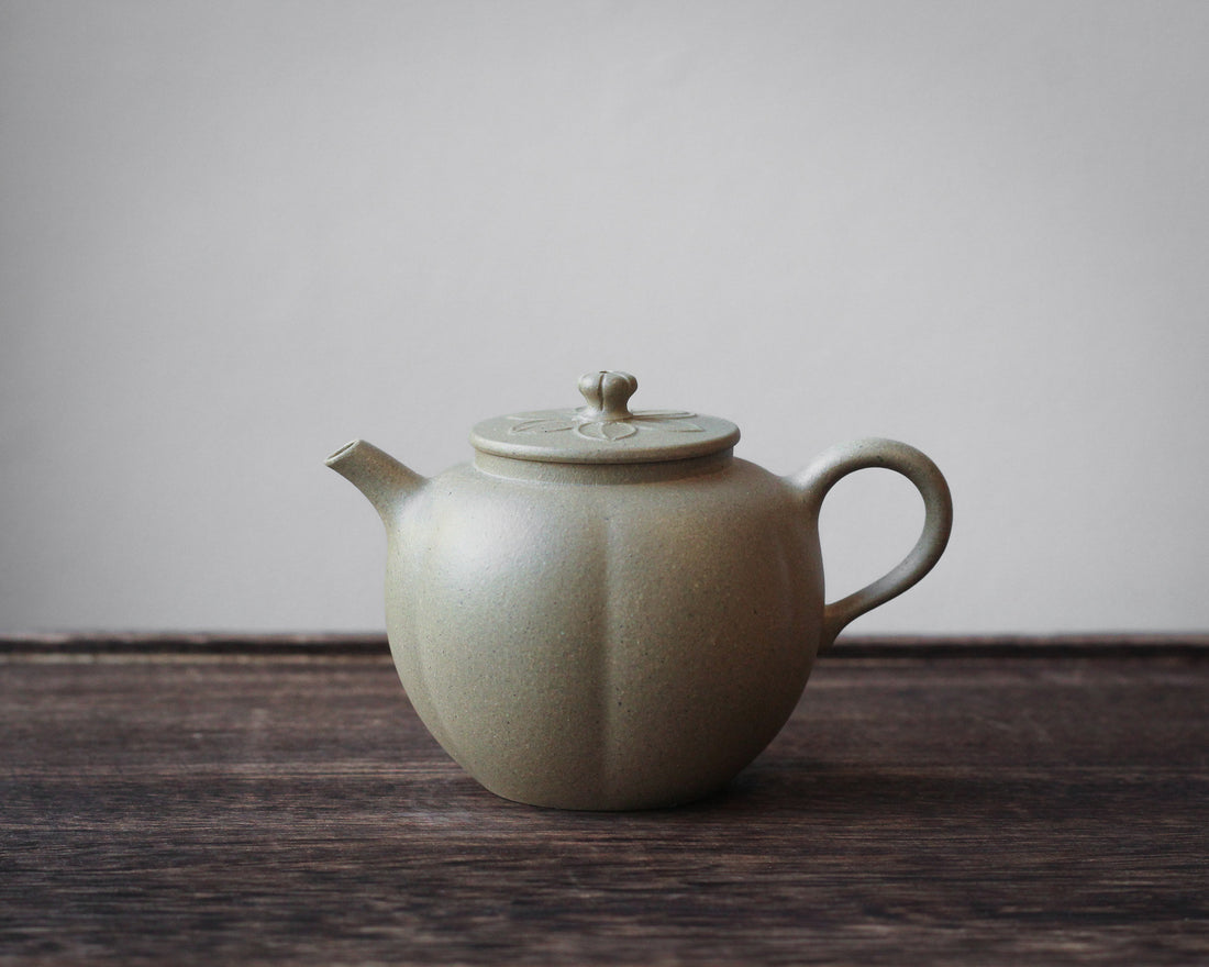 Pu ti 菩提 - Yixing Teapot in Benshanluni green clay