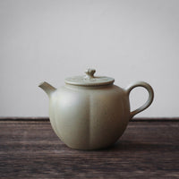 Pu ti 菩提 - Yixing Teapot in Benshanluni green clay