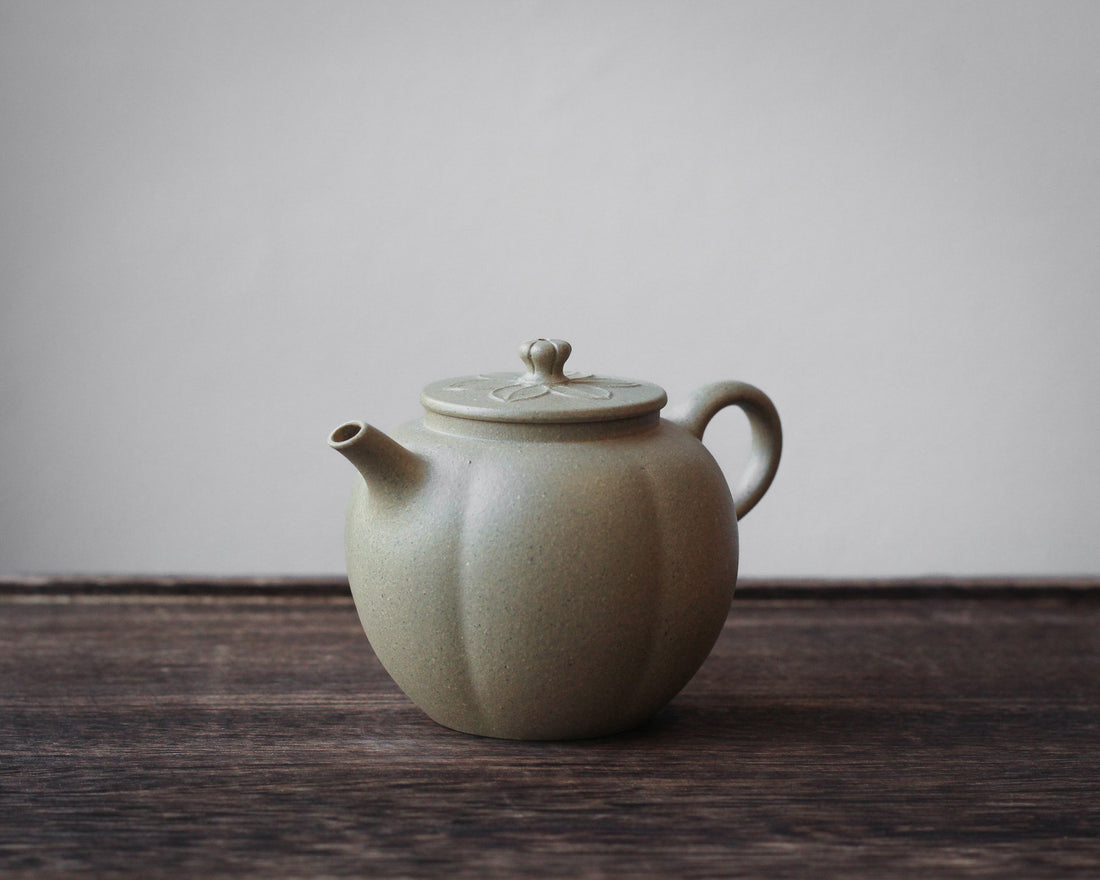 Pu ti 菩提 - Yixing Teapot in Benshanluni green clay