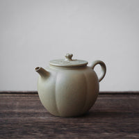 Pu ti 菩提 - Yixing Teapot in Benshanluni green clay