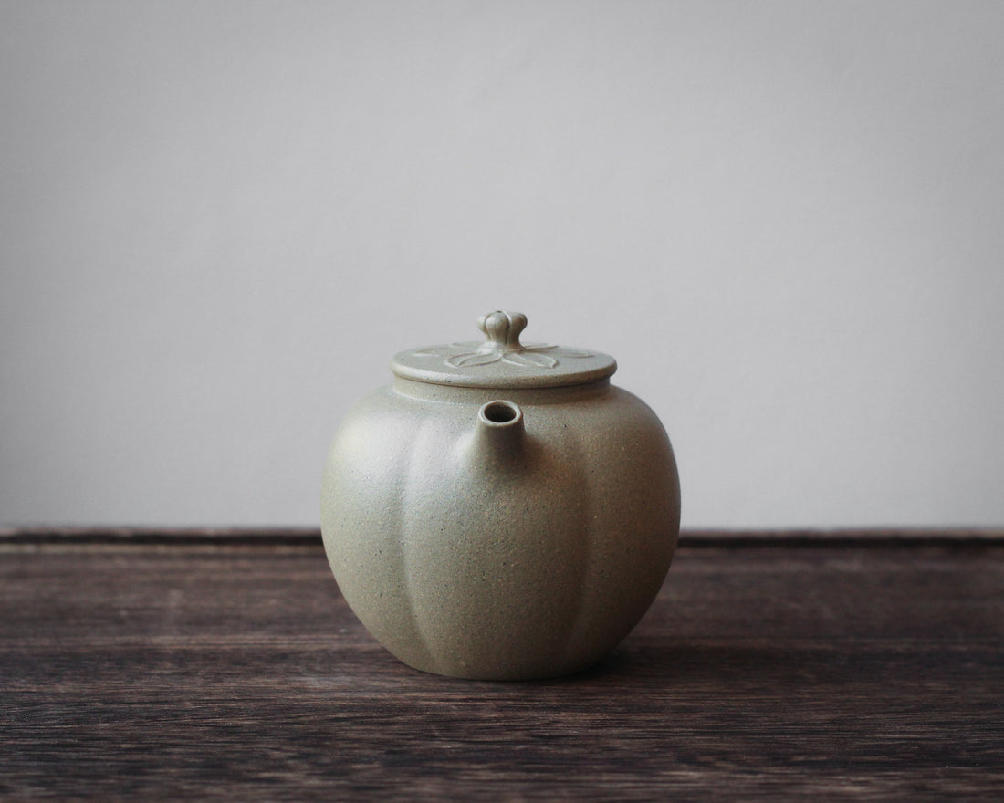 Pu ti 菩提 - Yixing Teapot in Benshanluni green clay