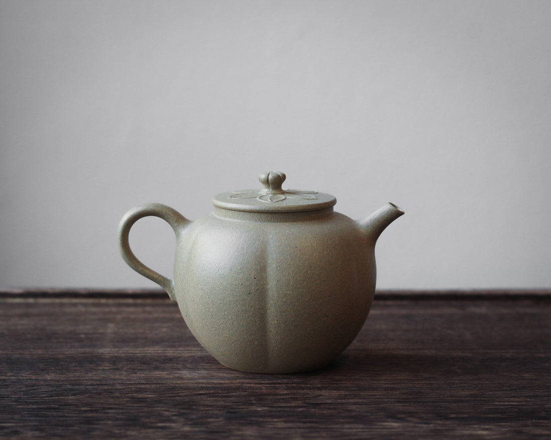 Pu ti 菩提 - Yixing Teapot in Benshanluni green clay