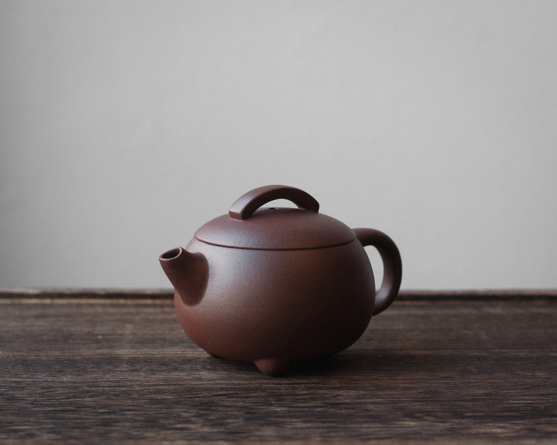 Nafu 纳福 - Yixing Teapot in Zini purple clay