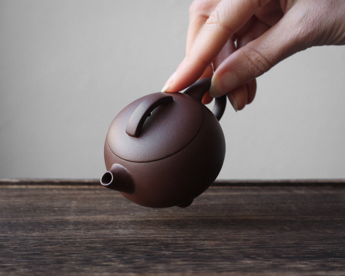 Nafu 纳福 - Yixing Teapot in Zini purple clay