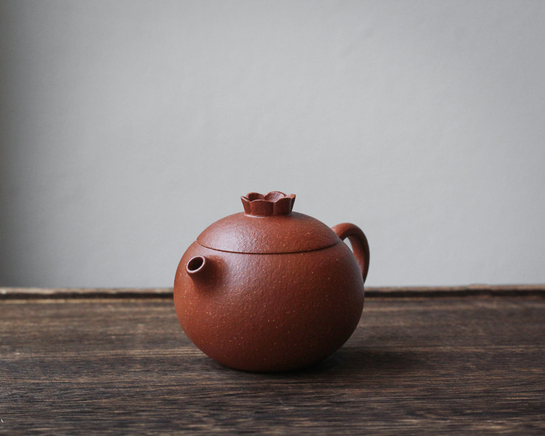 Shi Liu 石榴 - Teiera Yixing in argilla rossa Jiangponi
