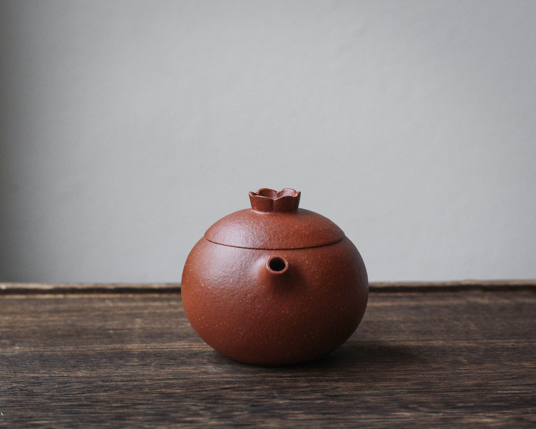 Shi Liu 石榴 - Teiera Yixing in argilla rossa Jiangponi