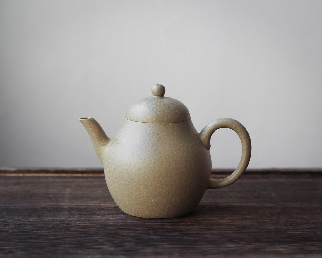 Suxin 素心 - Yixing Teapot in Benshan Lüni Green Clay
