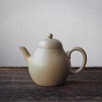 Suxin 素心 - Yixing Teapot in Benshan Lüni Green Clay
