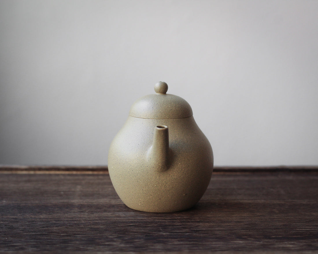 Suxin 素心 - Yixing Teapot in Benshan Lüni Green Clay