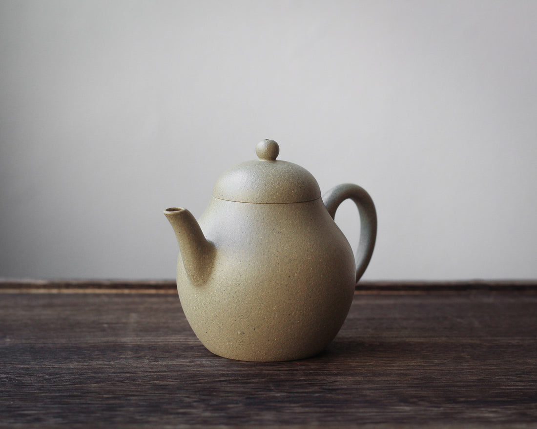Suxin 素心 - Yixing Teapot in Benshan Lüni Green Clay