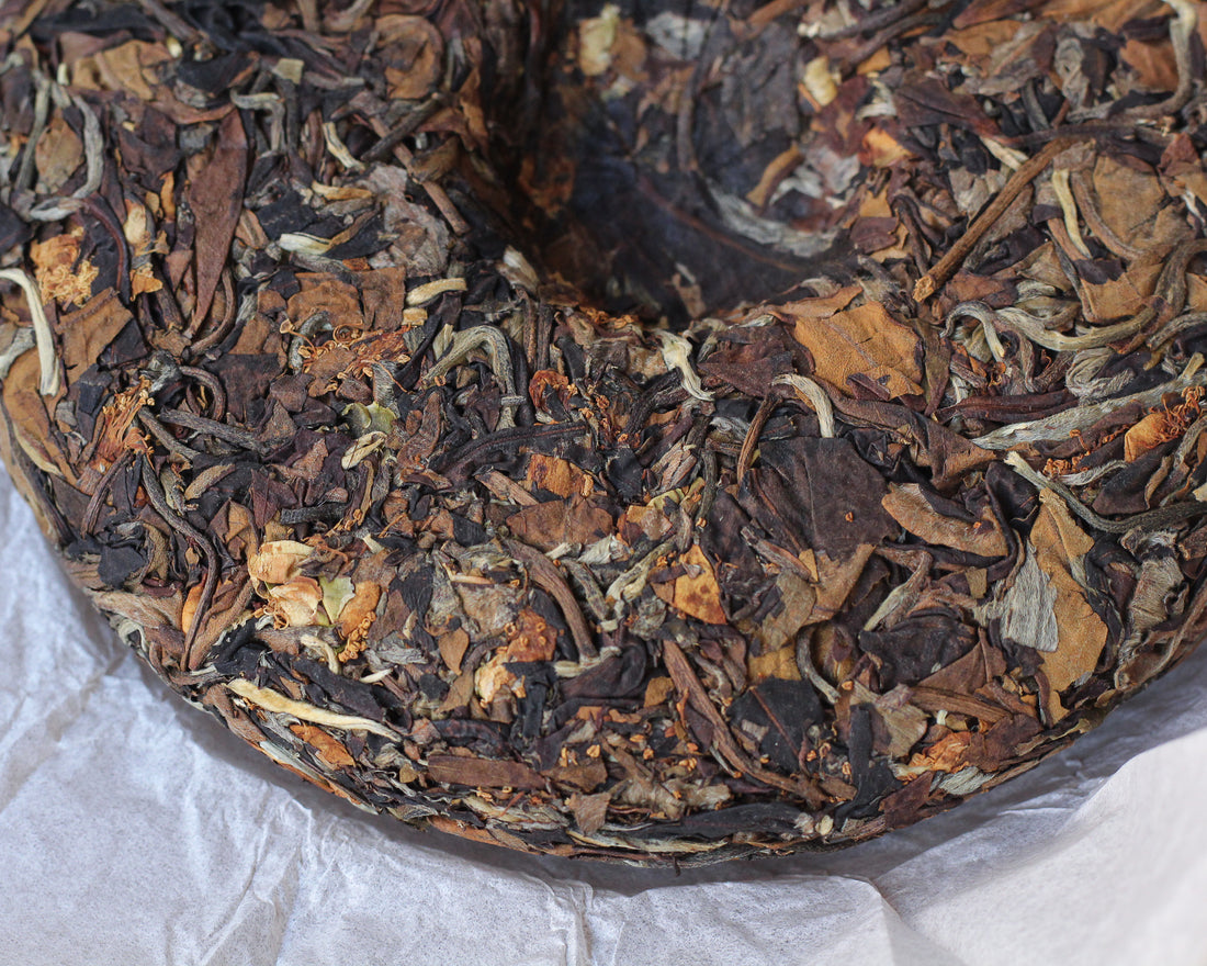 2025 Nannuo Tea Flowers and White Tea Leaves, Wild Forest stone-pressed Cake