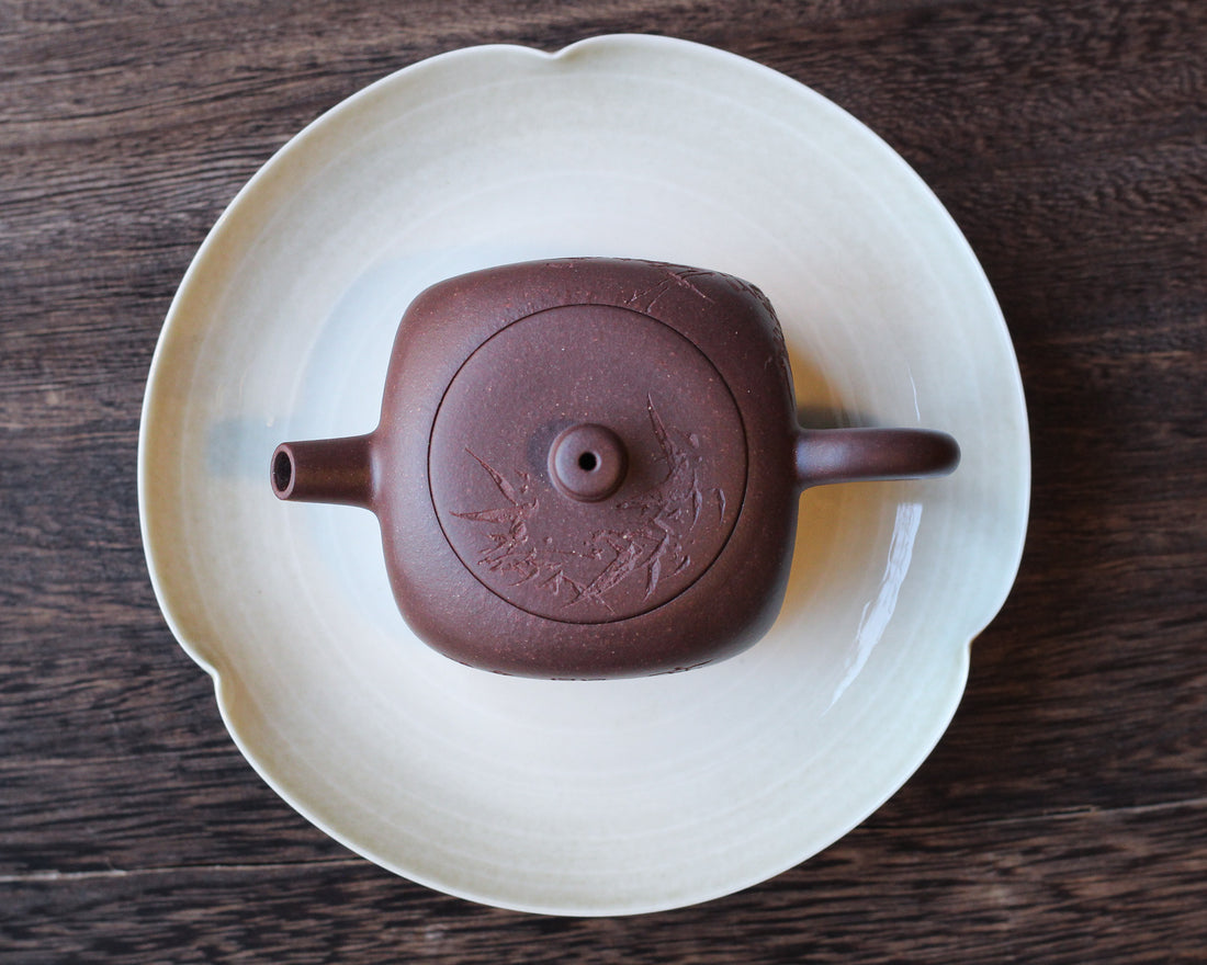 Tian Di Fang Yuan 天地方圆 - Teiera Yixing decorata in argilla viola Zini